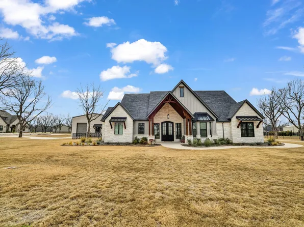 2008 Skymaster Dr, Granbury, TX 76049