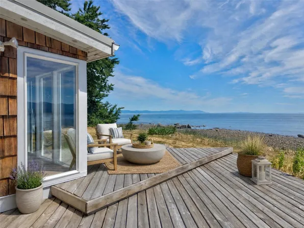 343 Lazo Rd, Comox Valley, BC V9M 3T9