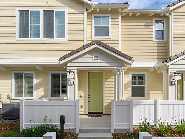 512 Surfbird Ln — Photo 1