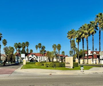 8153 N Cedar Ave APT 127, Fresno, CA, 93720