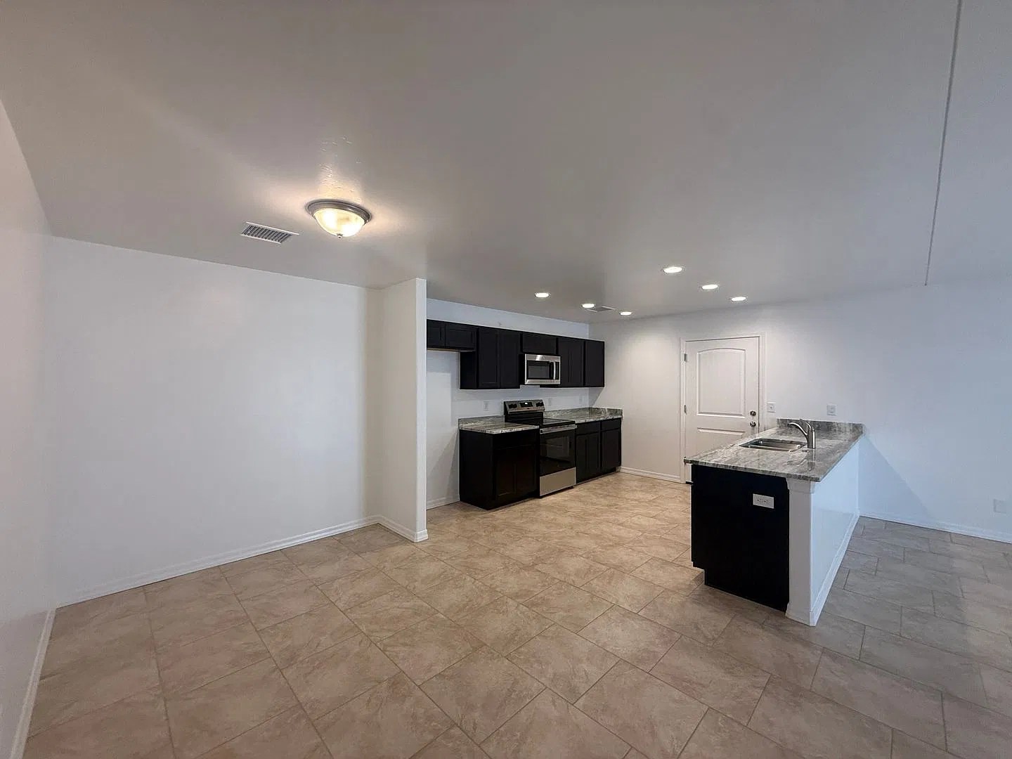 953 Berk Ave — Photo 2