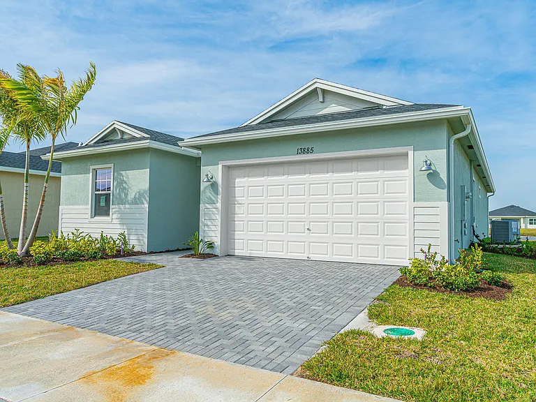 13885 SE Riversway St — Photo 2