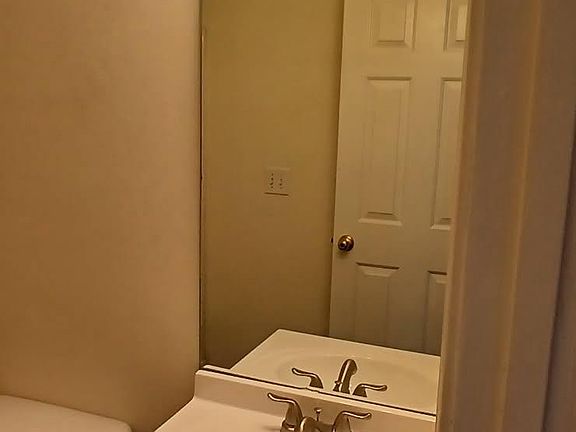 5th image of 104 Woodmont Ave