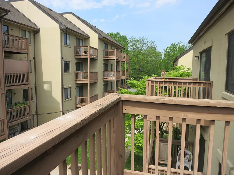 1002 Linden Ave #304 — Photo 3