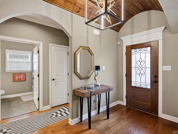 3rd image of 9216 Meadow Gardens Cir