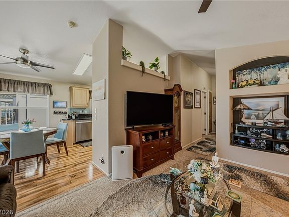 5th image of 320 Montecito Dr