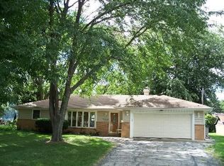 2305 Rohlwing Rd, Rolling Meadows, IL 60008