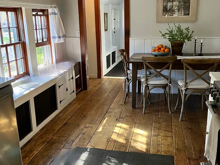 Eat in kitchen