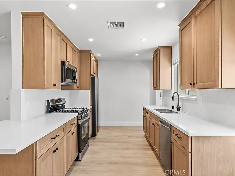 2057 E Villa St — Photo 4
