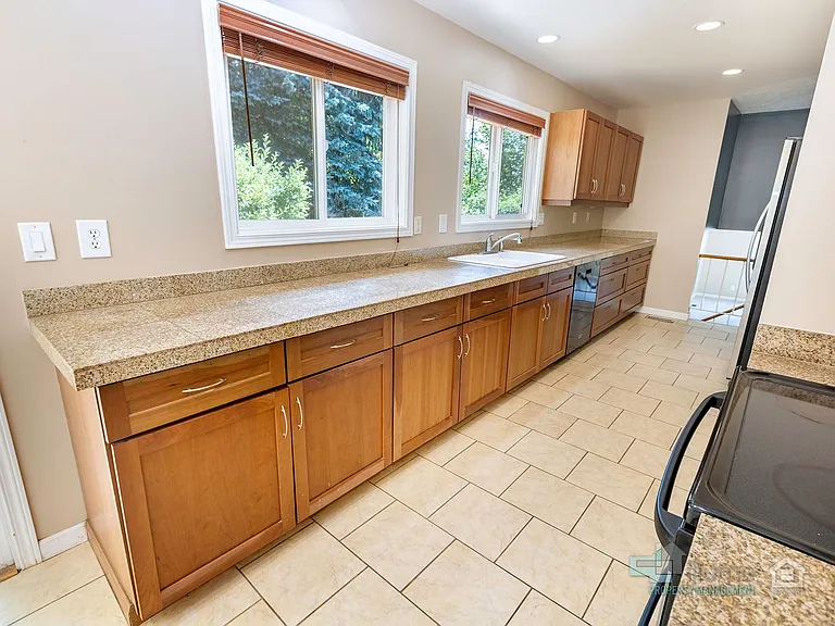 9610 SW Washington Pl — Photo 11