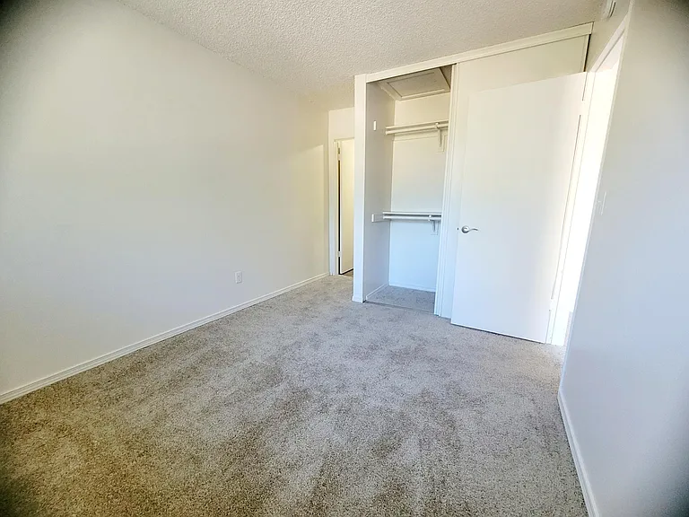 The Oaks Apartments — Photo 11