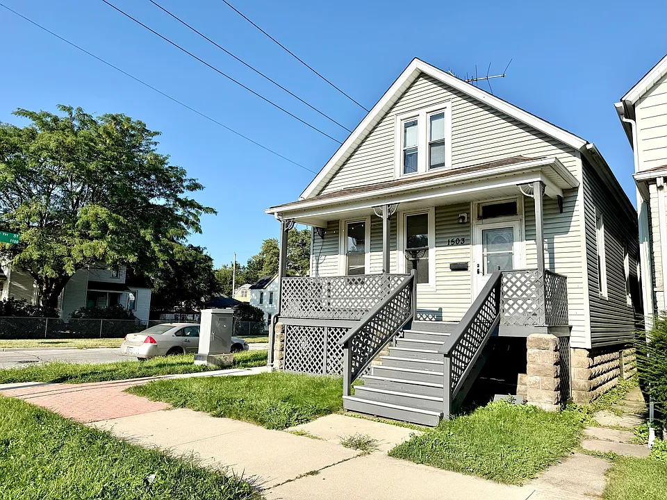 1503 Roberts Ave