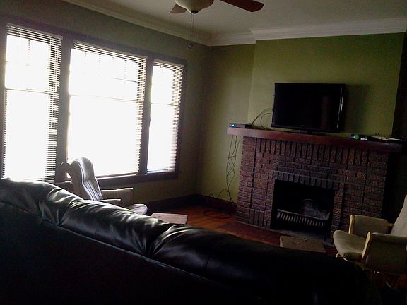 4th image of 2011 Cottage Grove Dr
