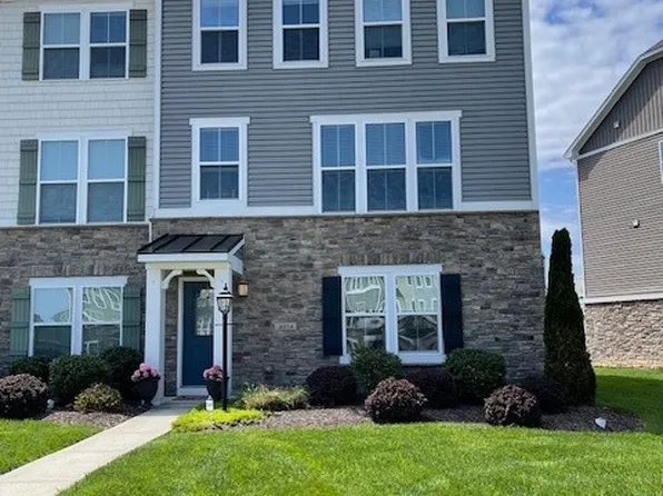 4054 Overview Dr, Canonsburg, PA 15317