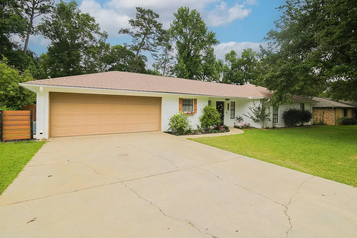 Building Photo - 413 Woodway Ln