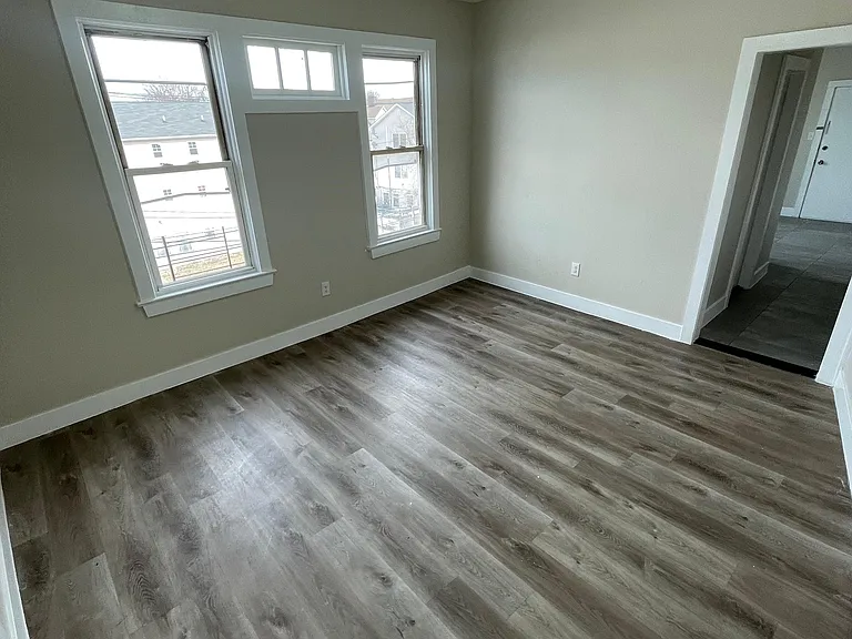 28 Wainwright St #3F — Photo 2