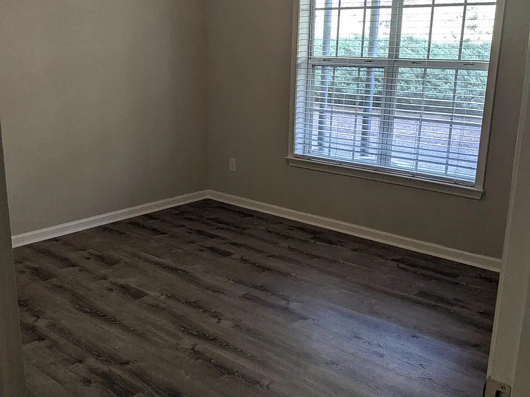 1024 Thornborough Dr — Photo 8