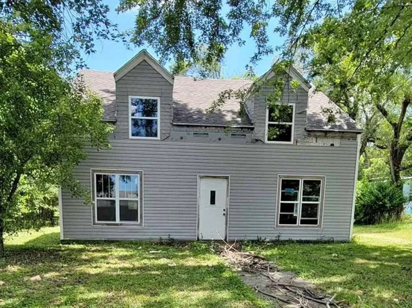 818 S 4th St, Madison, KS 66860