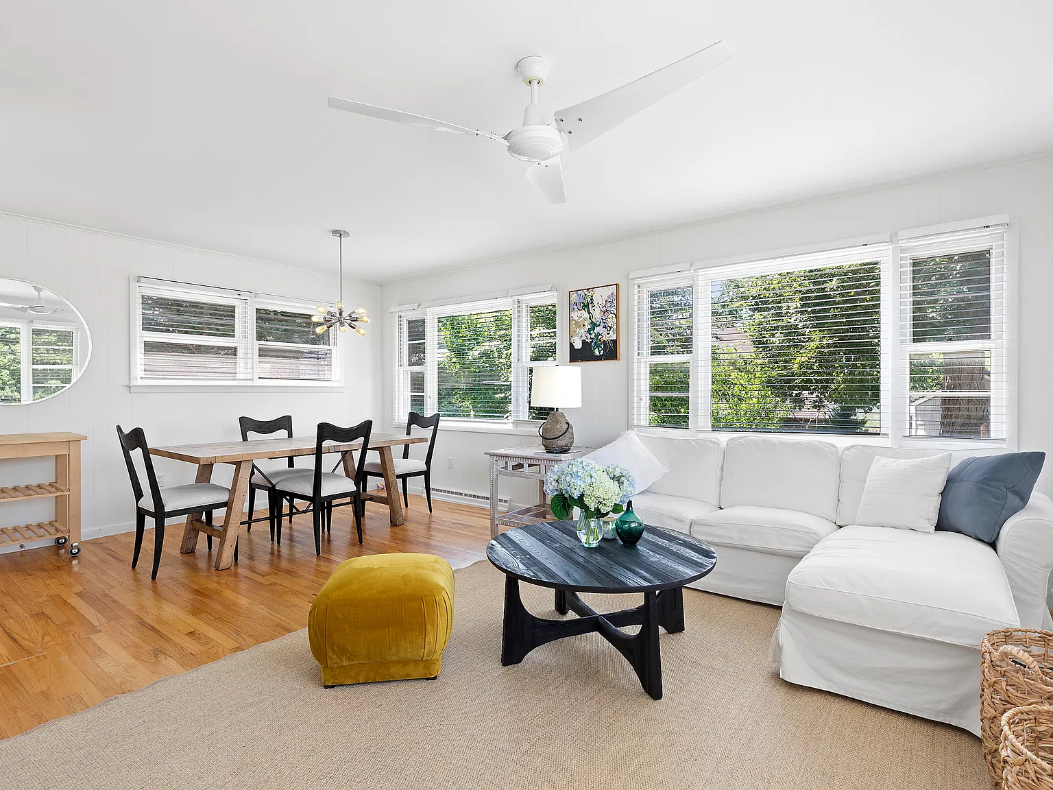 Adorable Southampton Cottage — Photo 1