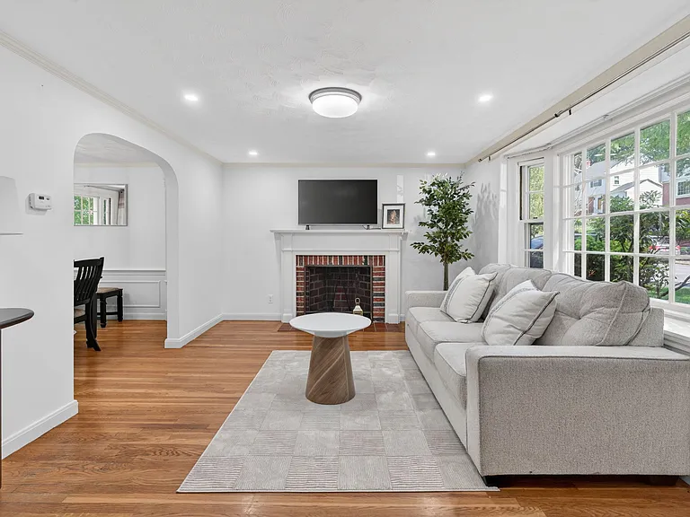 64 Redlands Rd — Photo 4