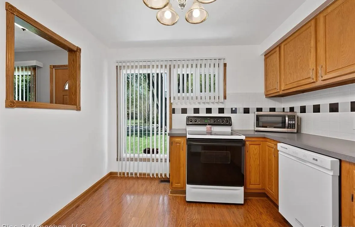 3 bed, 1053 sqft, $1,650 — Photo 4
