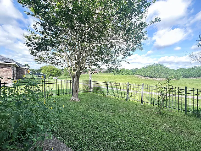 6321 Oso Pkwy — Photo 38