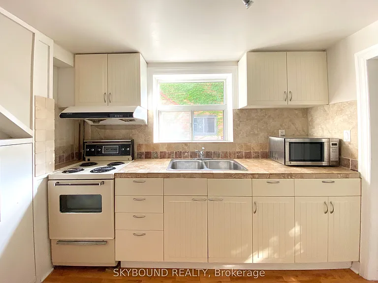 134 Glenwood Cres #LOWER — Photo 3
