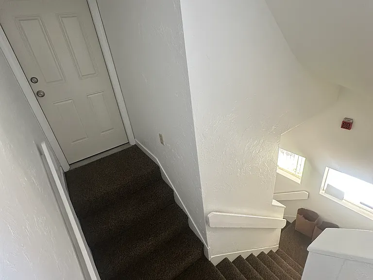 29 Vernon St #2R — Photo 16