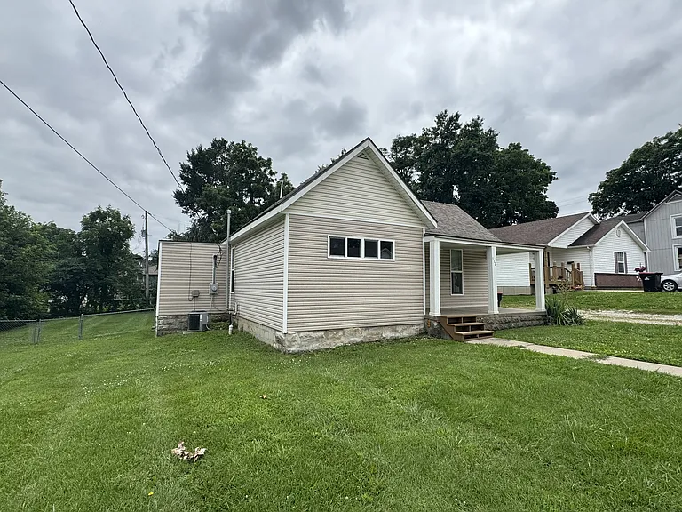 312 Jackson St — Photo 4