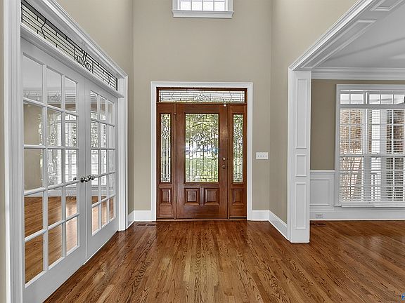 5th image of 105 Windy Way Dr