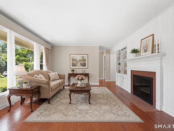 4th image of 45 Woodridge Circle