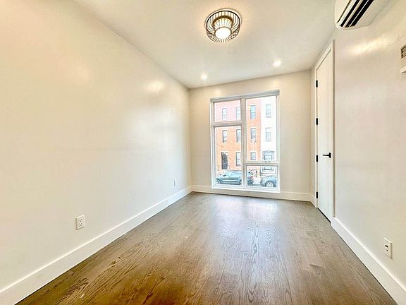 4th image of 334 Evergreen Ave #3F