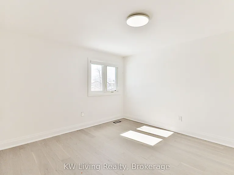 105 Chloe Cres — Photo 20