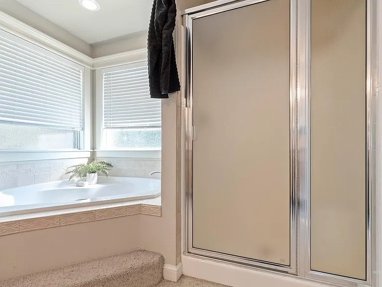 2516 E Alpomado Ct — Photo 18