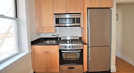 Rented by Manhattan Realty Group