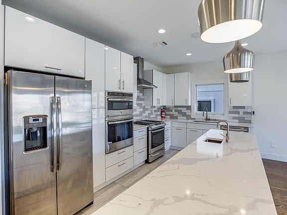 3rd image of 412 Lawton Ave #1