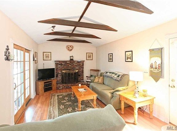 2nd image of 19 Audrey Ln