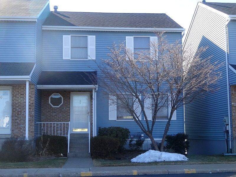 1st image of 5 Bennington Ct