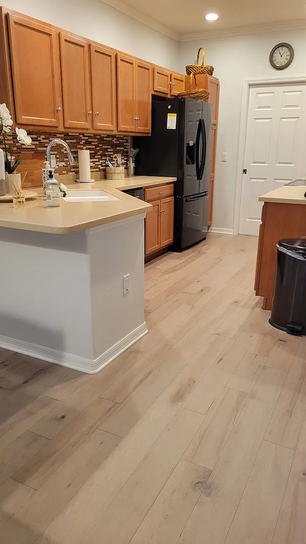 Seasonal ONLY 3/2 1/2 townhome in San Michele in lakefront community just north of University! — Photo 3