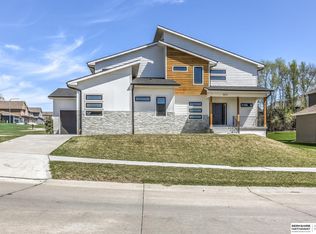 8215 N 166th St, Bennington, NE 68007