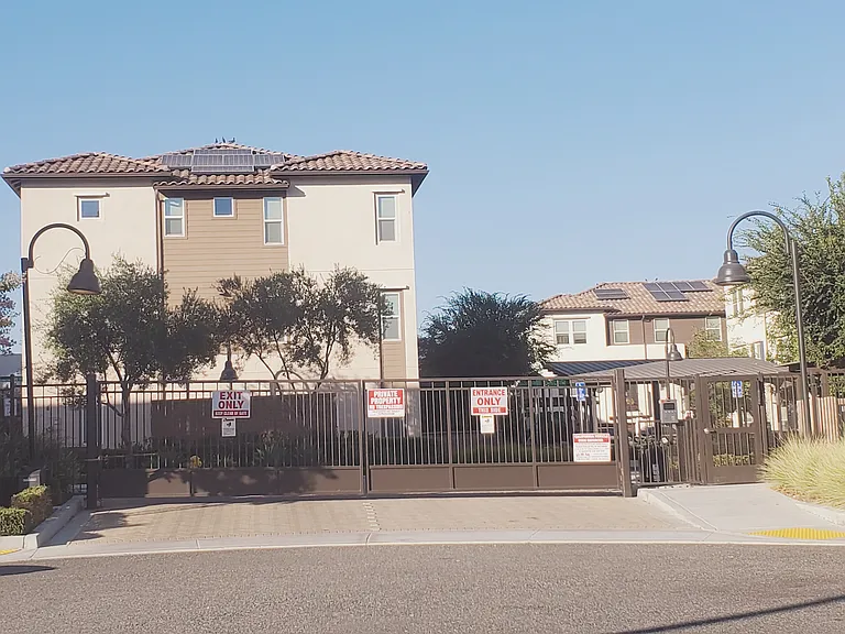 10816 Horizons Dr — Photo 2
