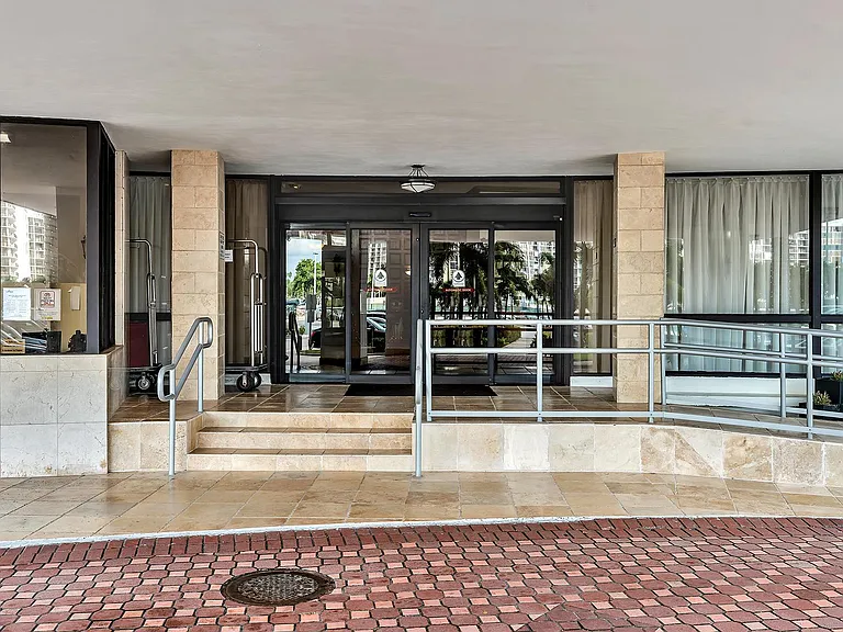 3505 S Ocean Dr #CU1 — Photo 2