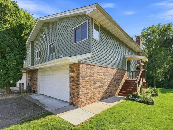 18385 Creeks Bend Dr, Minnetonka, MN 55345