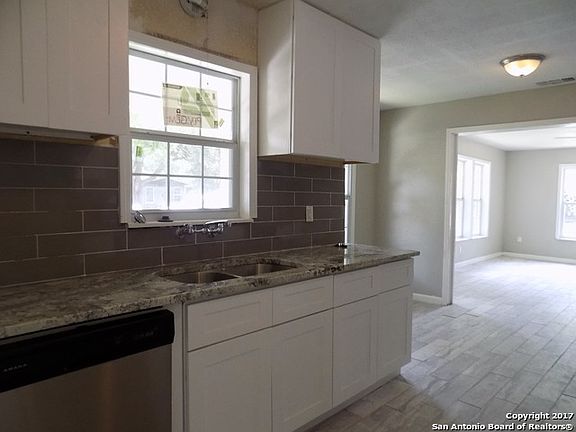 5th image of 118 Berwick Dr