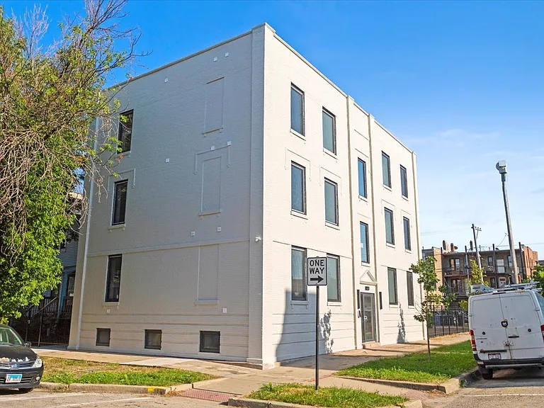 2023 N Drake Ave #3S — Photo 2