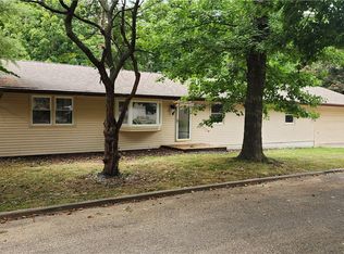 6 Brosam Dr, Charleston, IL 61920