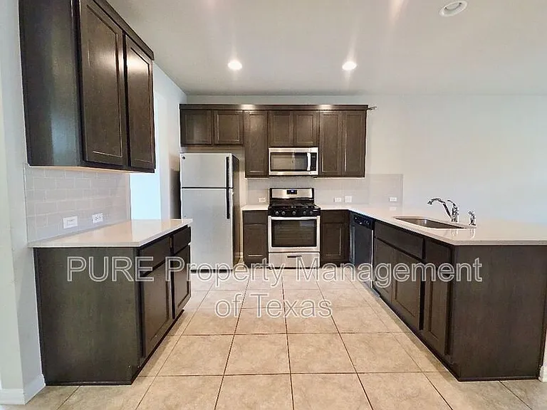 1721 Fountain Bridge Dr — Photo 5