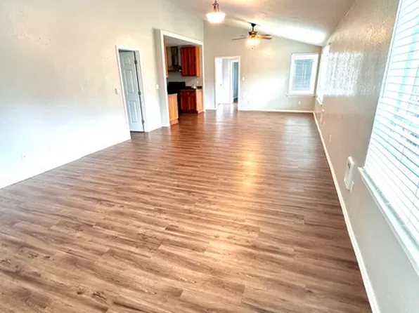 407 2nd St SE, Yelm, WA 98597
