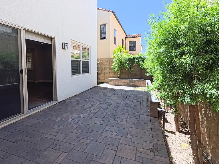123 Painted Trellis — Photo 29