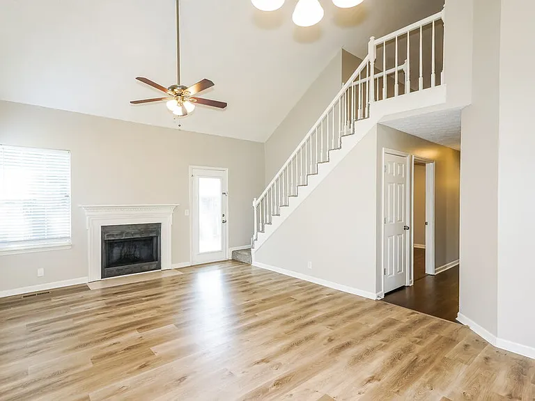 1502 Cedardale Rd — Photo 4